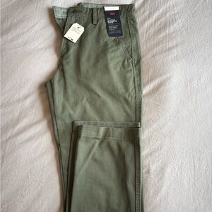 Levi's Men's Green Chino Pants (NWT)